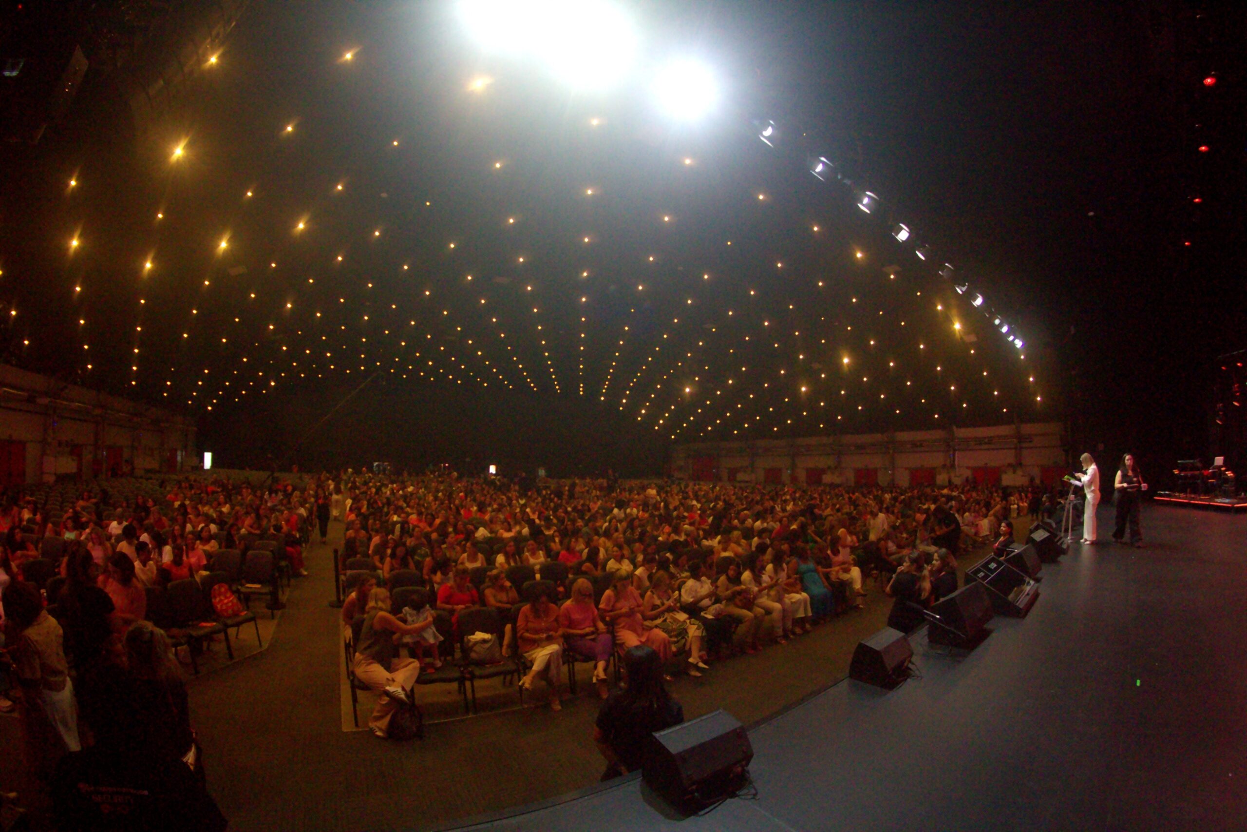Novos Começos. Evangelho. Igreja. Fé. Cristo. Deus. Culto. Encontro. Presença. Espírito Santo. Transformação. Niterói. Pastor Felippe Valldão.