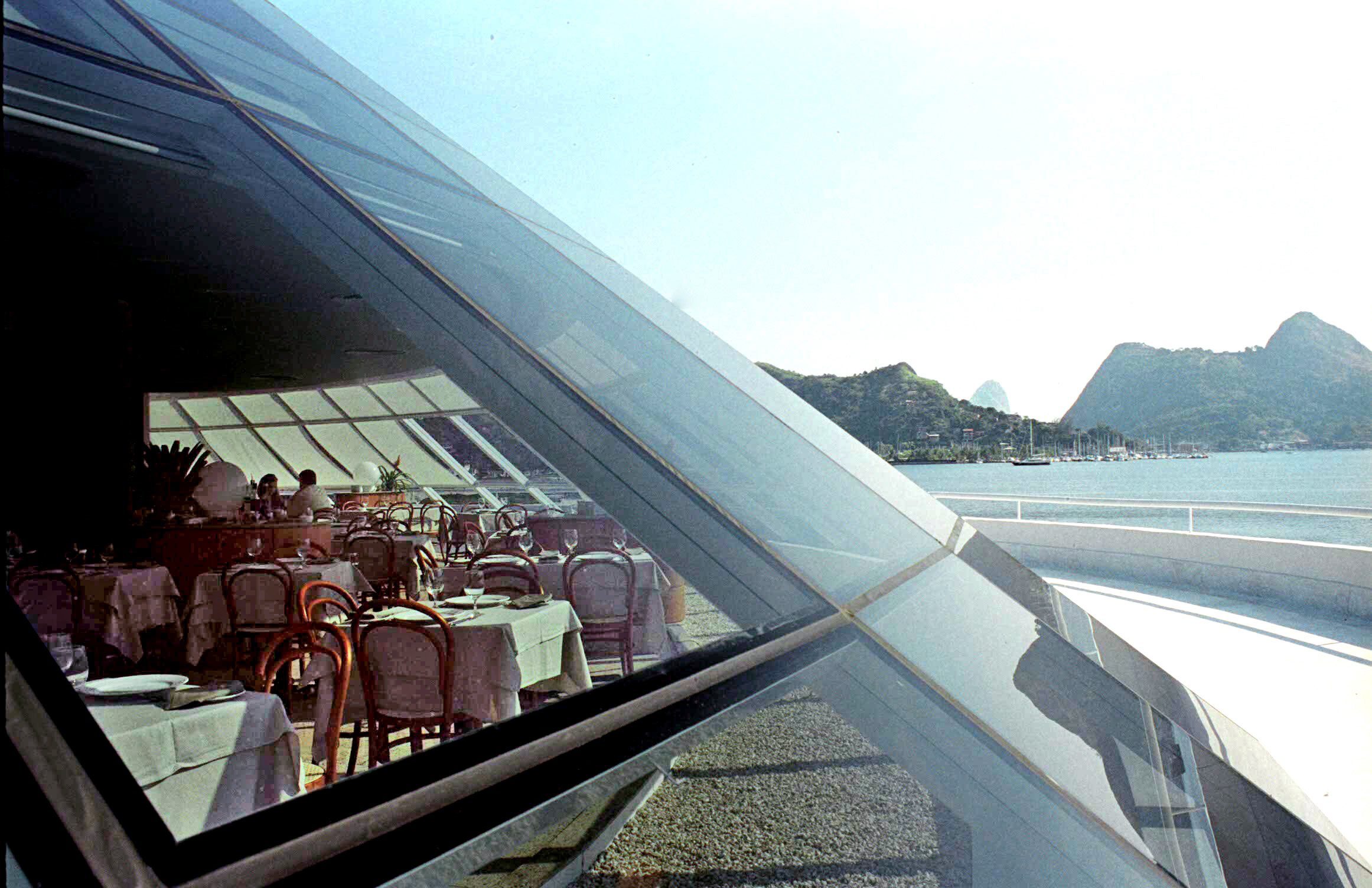 Gastronomia. Restaurante Olimpo. Estação Barcas Charitas São Francisco. Niterói. Rio de Janeiro.