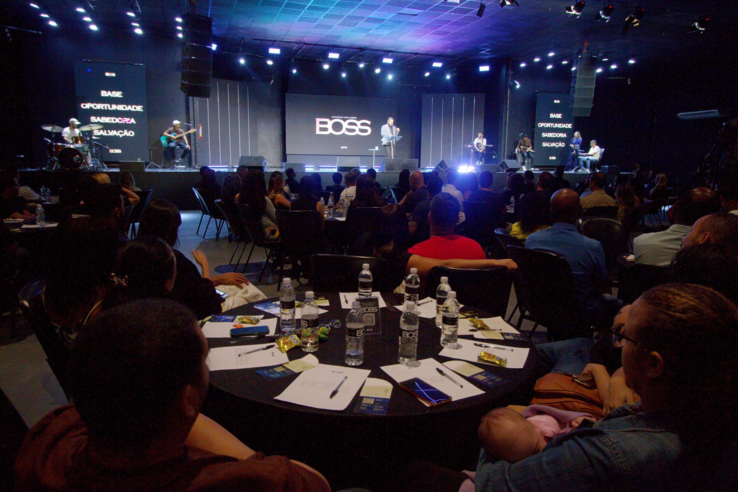 Novos Começos. Evangelho. Igreja. Fé. Cristo. Deus. Culto. Encontro. Presença. Espírito Santo. Transformação. Cabo Frio. Pastor Alex Souza. BOSS. Ministério Boss. Empreendedores. Empresários. Negócios. Cássio Cechiari