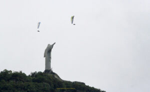 Asa delta. Cristo Redentor. Esporte. Aventura.