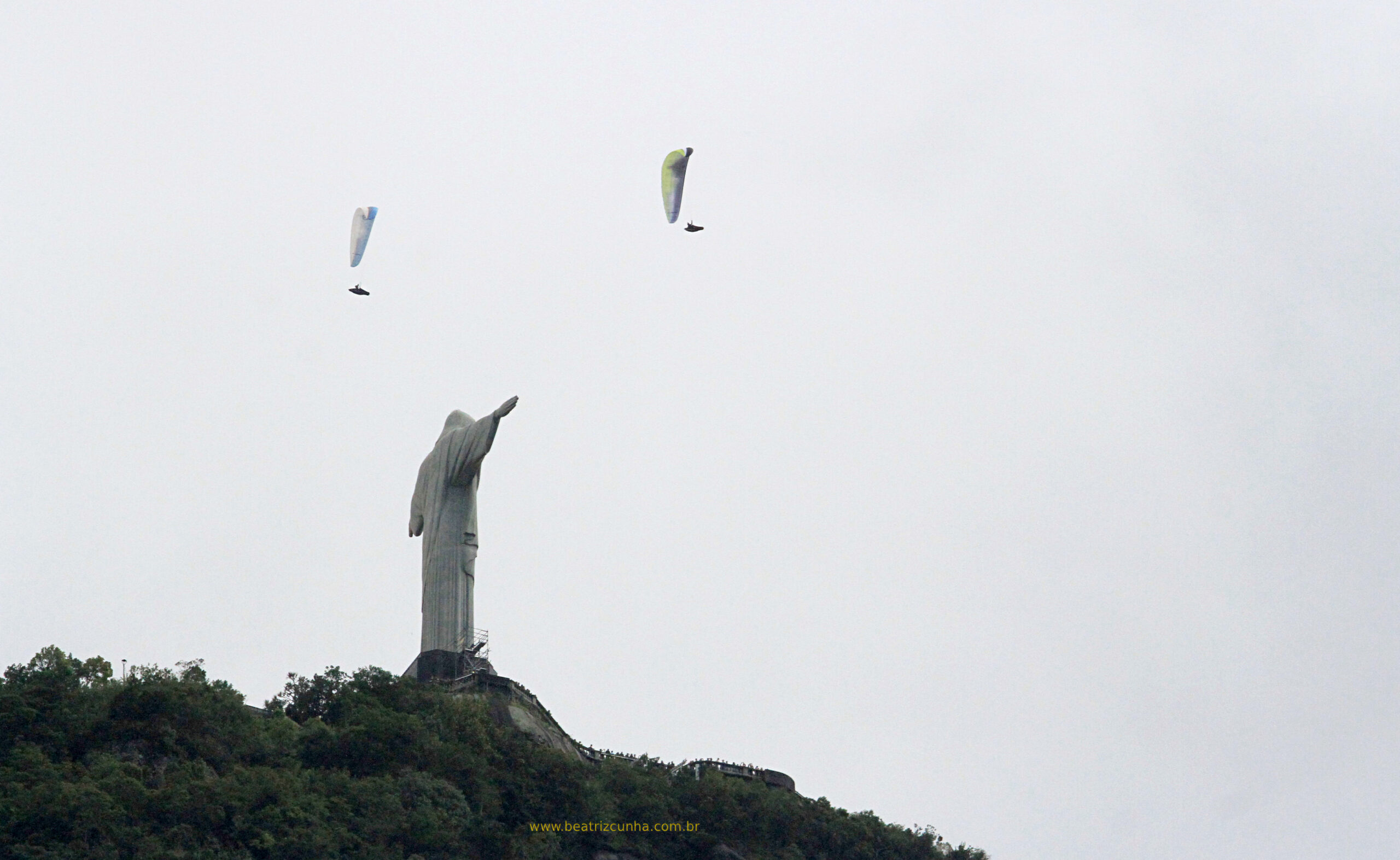 Asa delta. Cristo Redentor. Esporte. Aventura.