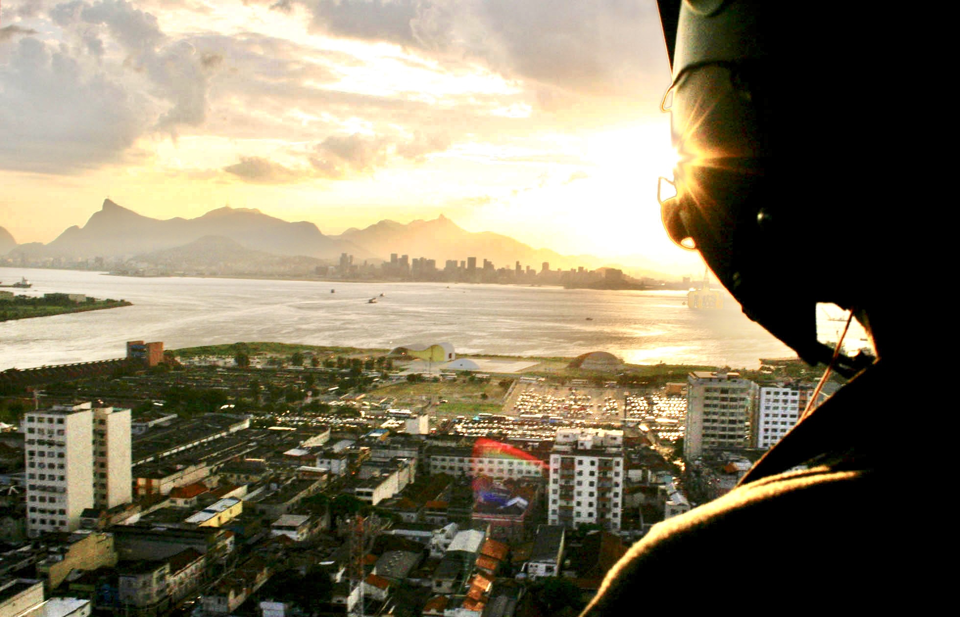 Fotojornalismo. Rio de Janeiro. Niterói. Baía da Guanabara. GAM. Grupamento Aéreo e Marítimo. Helicóptero. Vigilância. Segurança. Monitoramento.