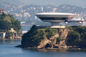 Paisagem. Rio de Janeiro. Ponto Turístico. Praia. Praia da Boa Viagem. Niterói. MAC. Museu de Arte Contemporânea. Oscar Niemeyer.