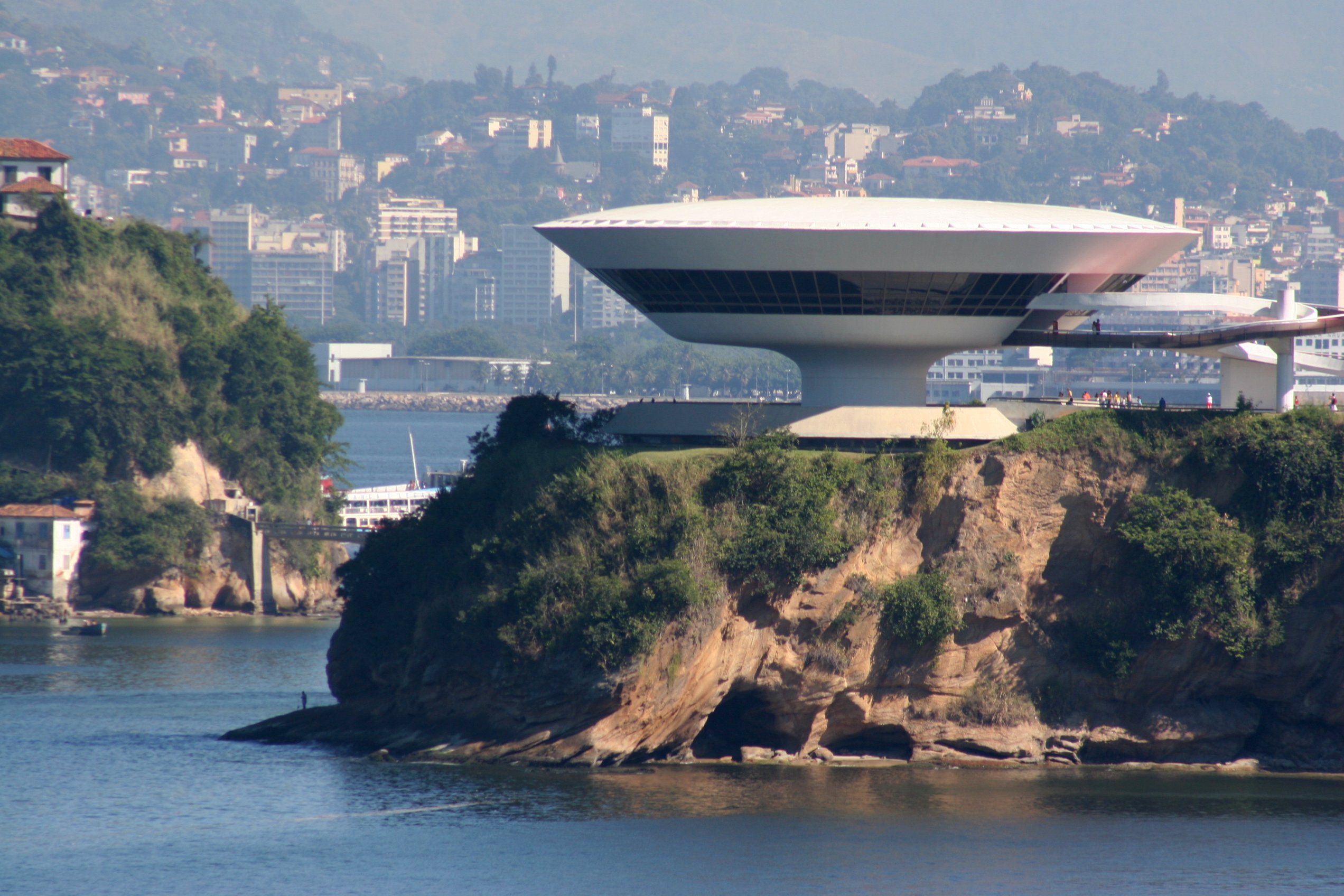 Paisagem. Rio de Janeiro. Ponto Turístico. Praia. Praia da Boa Viagem. Niterói. MAC. Museu de Arte Contemporânea. Oscar Niemeyer.