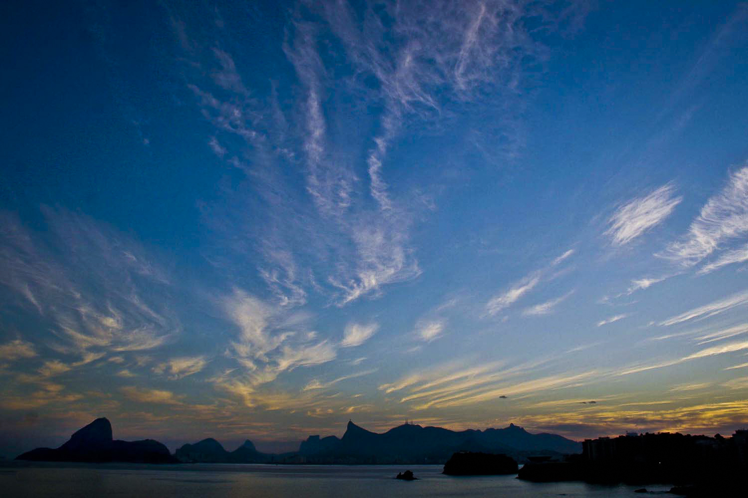 Paisagem. Ponto Turístico. Rio de Janeiro. Pôr do Sol. Entardecer. Baía da Guanabara.