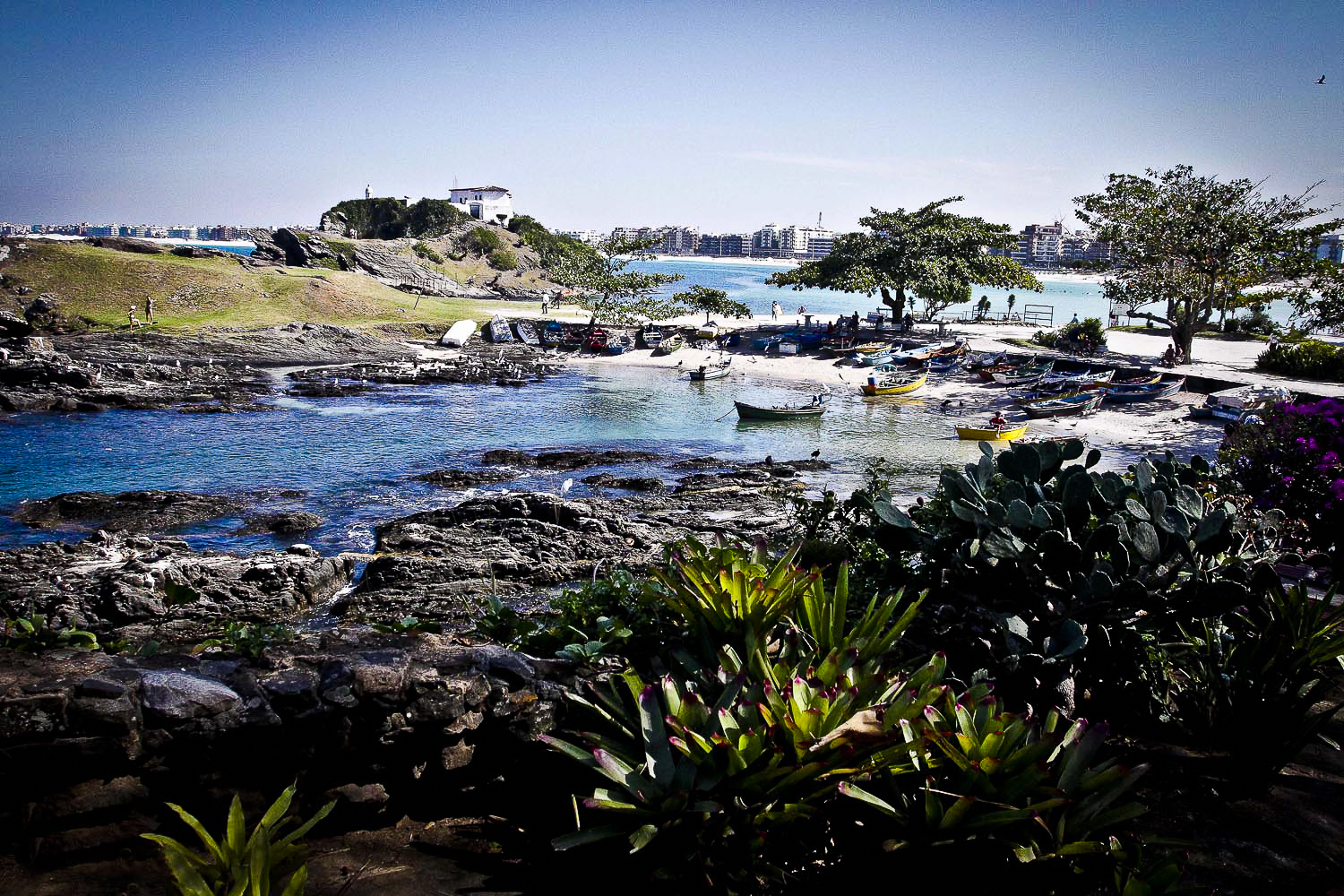 Paisagem. Rio de Janeiro. Ponto Turístico. Região dos Lagos. Cabo Frio. Praia. Praia do Forte. Igreja. Forte.