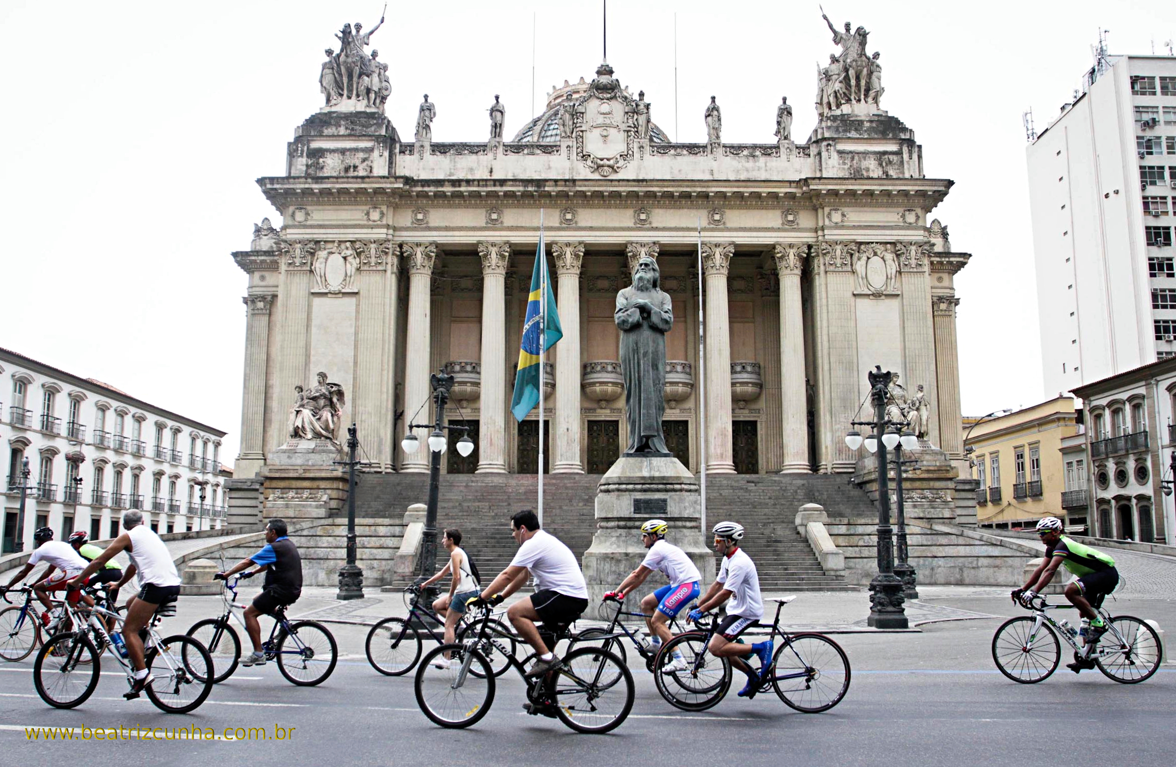 Ciclismo. Esporte. Orla. Aterro do Flamengo. Rio de Janeiro. Pão de Açúcar. Bicicleta. Alerj.