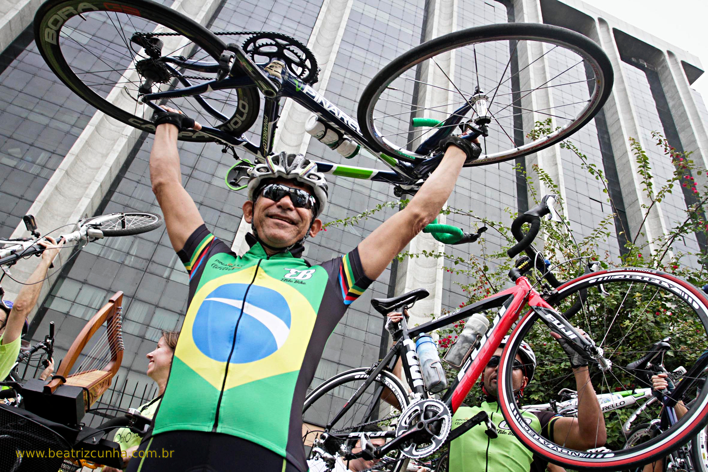 Ciclismo. Esporte. Orla. Aterro do Flamengo. Rio de Janeiro. Pão de Açúcar. Bicicleta.