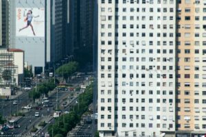 Fotojornalismo. Rio de Janeiro. Centro do Rio. Avenida Presidente Vargas. Edifício Balança mas não cai.