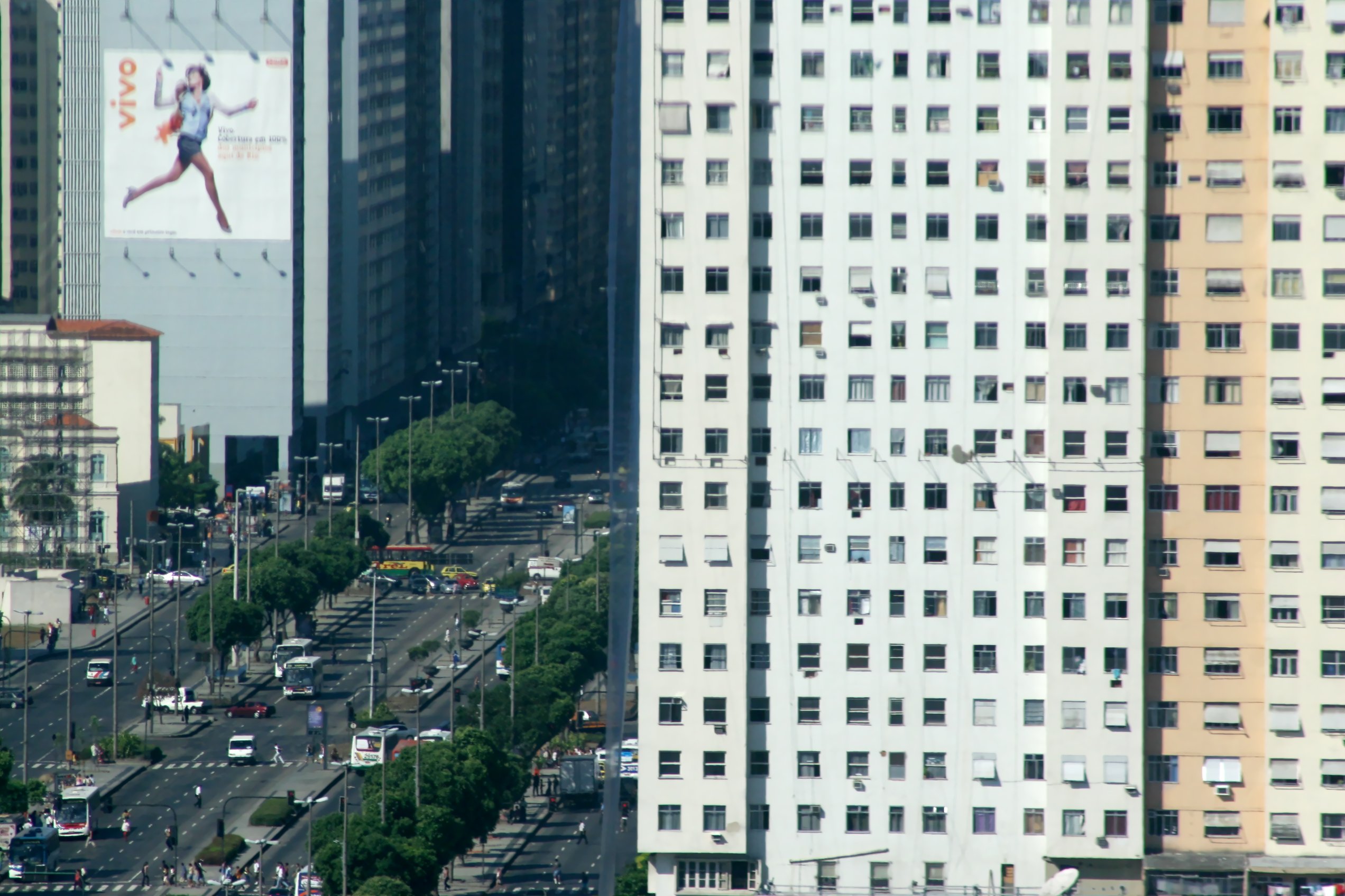Fotojornalismo. Rio de Janeiro. Centro do Rio. Avenida Presidente Vargas. Edifício Balança mas não cai.