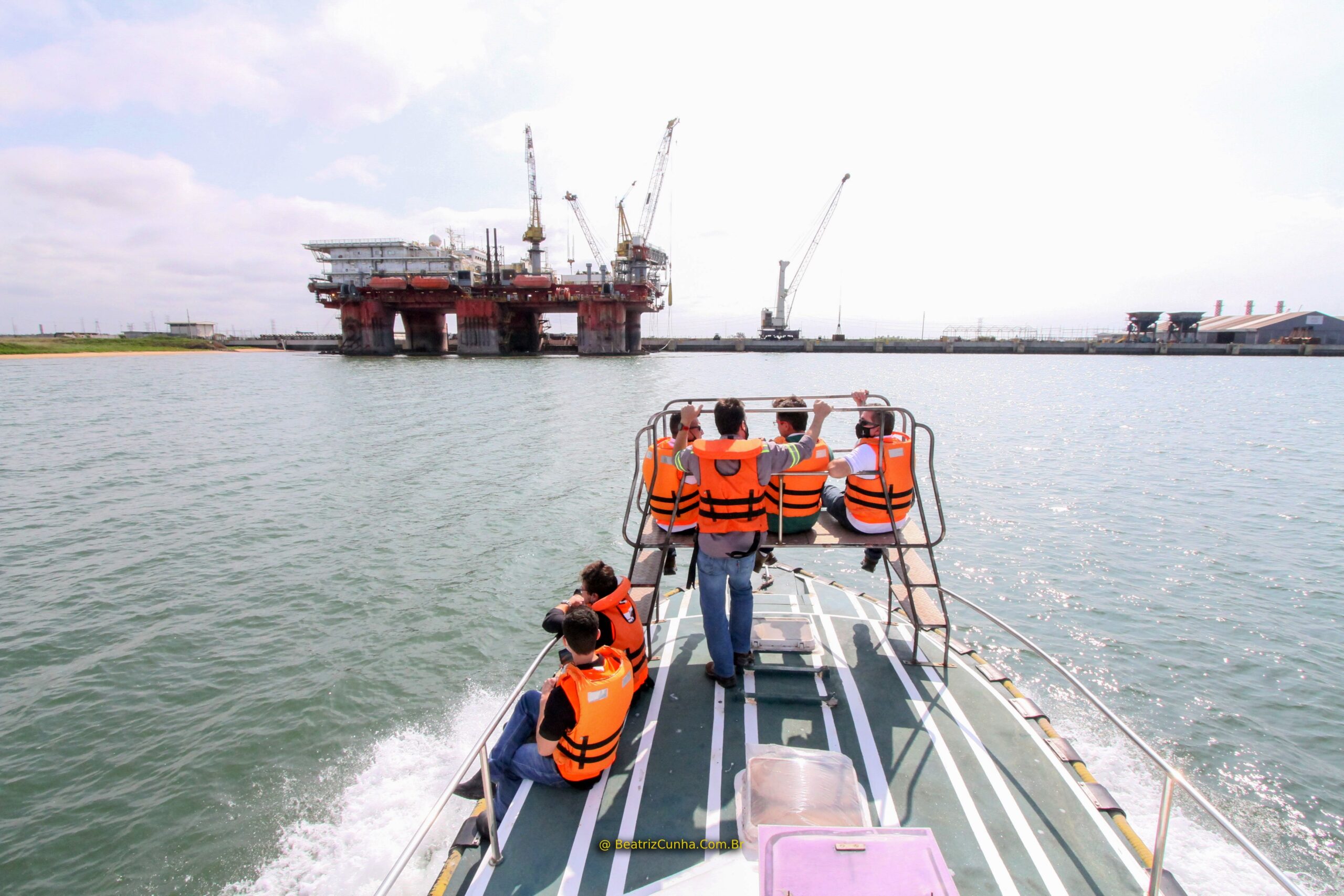 Fotojornalismo. Rio de Janeiro. Porto do Açu. Região Norte Flumienense. São João da Barra. Plataforma de Petróleo. Embarcação.