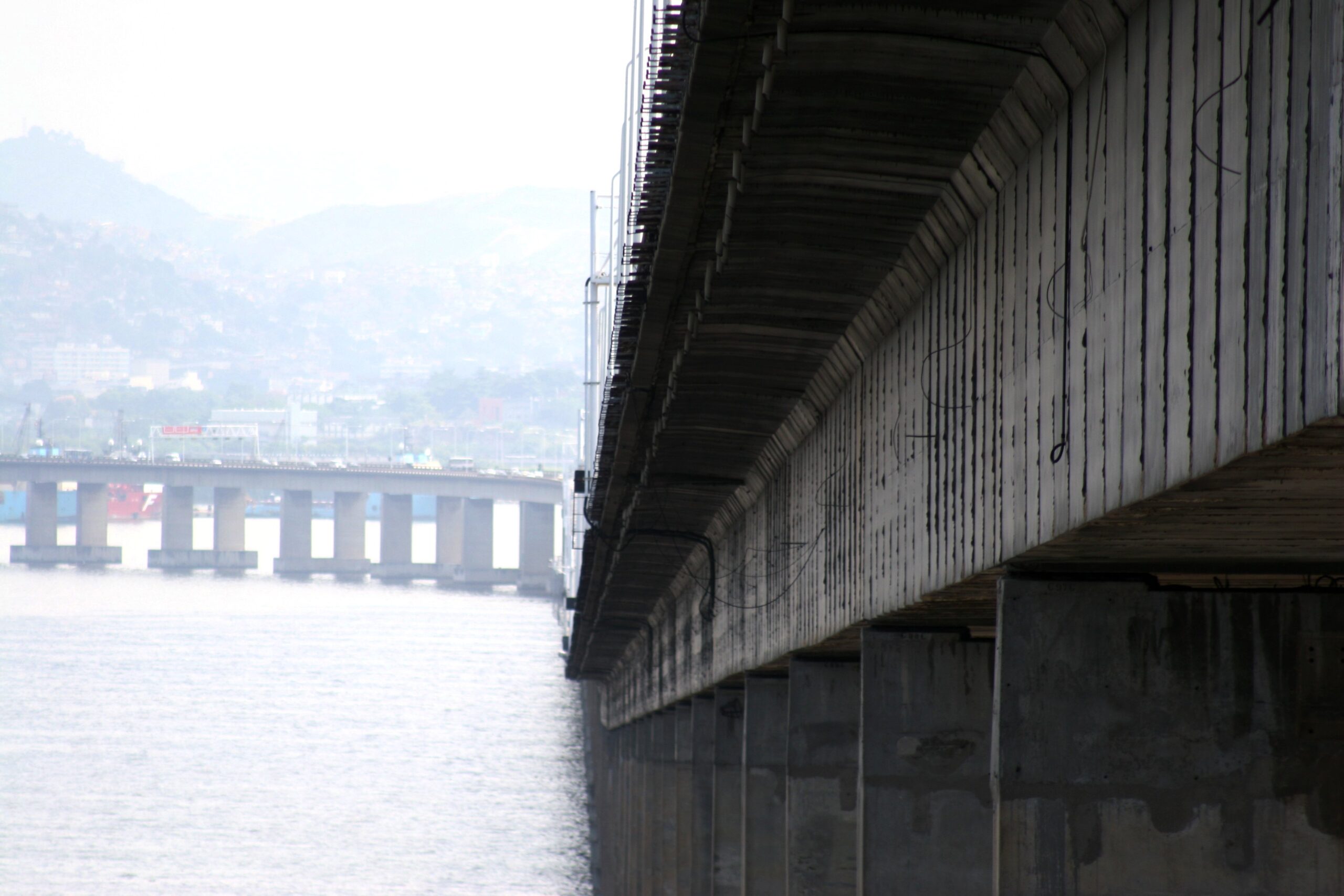 Fotojornalismo. Rio de Janeiro. Niterói. Ponte. Ponte Rio-Niterói. Rodovia. Estrada. Baía da Guanabara. Estrutura. Vão Central.