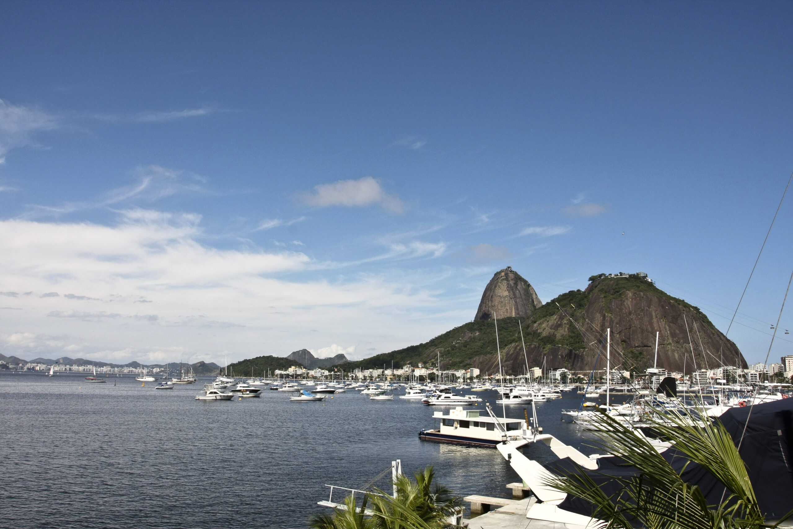 Paisagem. Ponto Turístico. Rio de Janeiro. Baía da Guanabara. Enseada de Botafogo. Pão de Açúcar. Marina da Glória.