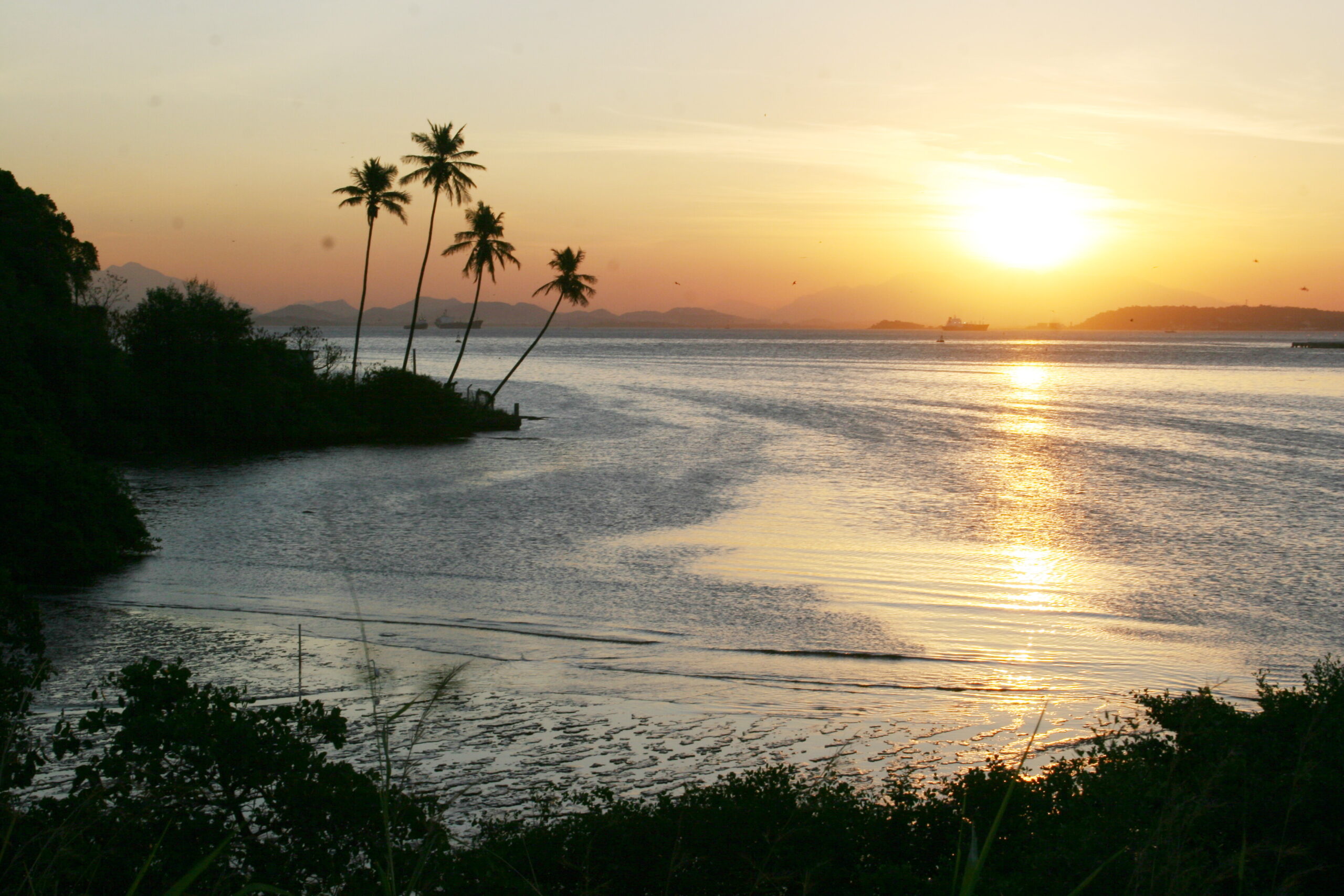Paisagem. Ponto Turístico. Rio de Janeiro. Niterói. Praia. Pôr do Sol. Entardecer.