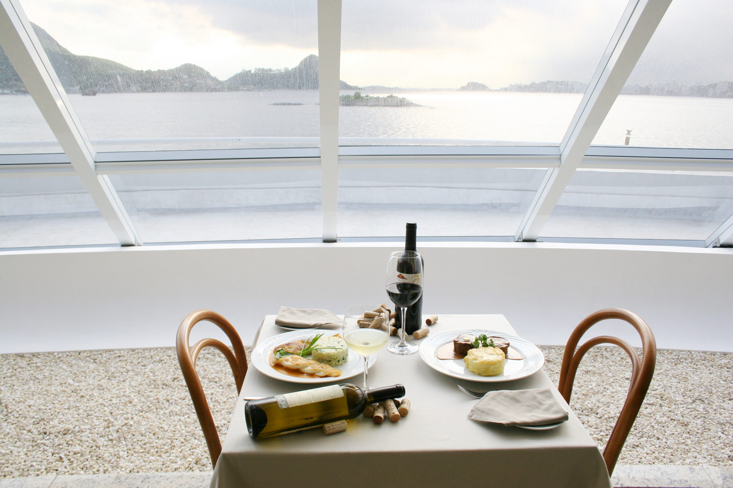 Gastronomia. Restaurante Olimpo. Estação Barcas Charitas São Francisco. Niterói. Rio de Janeiro.