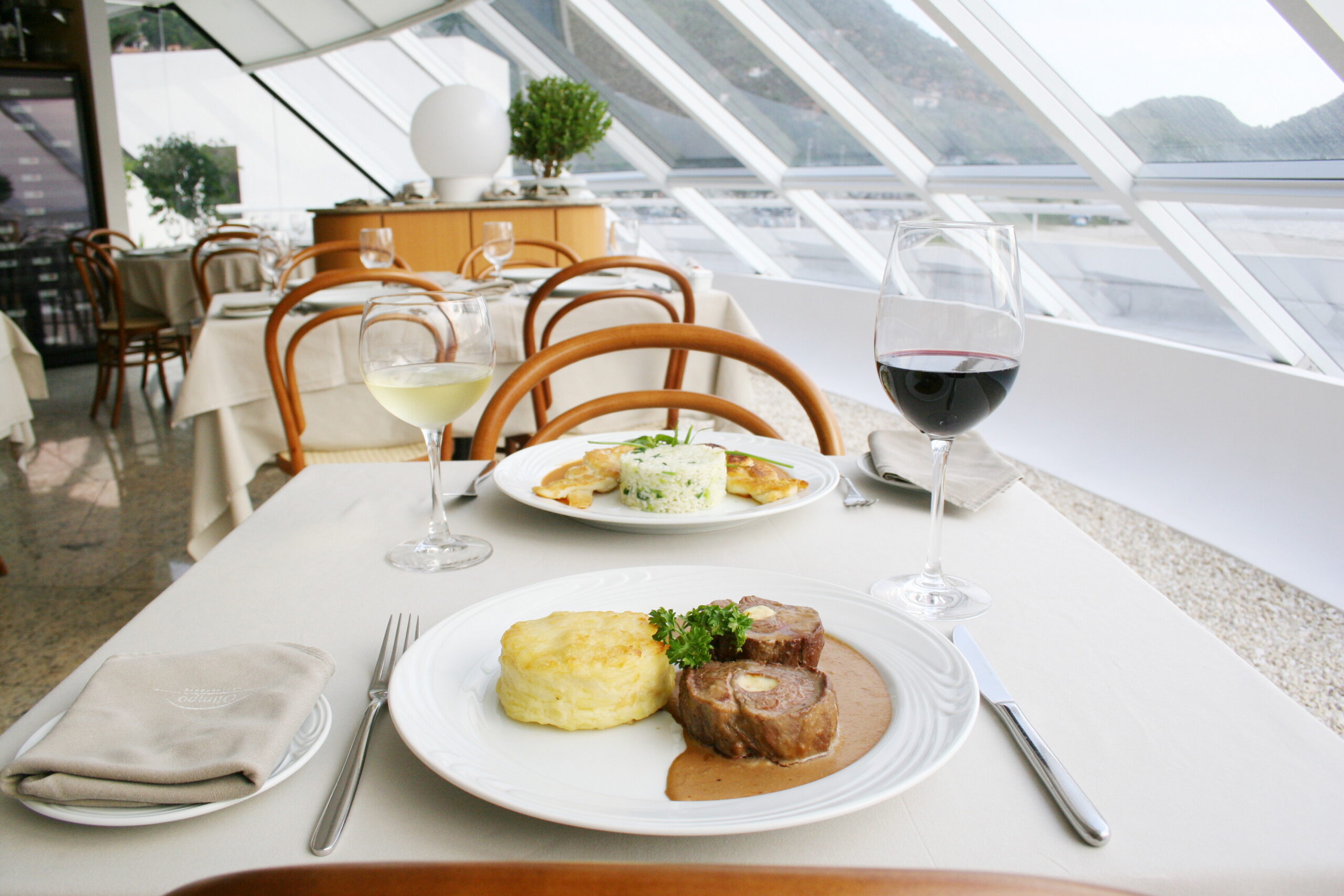 Gastronomia. Restaurante Olimpo. Estação Barcas Charitas São Francisco. Niterói. Rio de Janeiro.