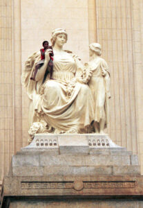 Fotojornalismo. Rio de Janeiro. Alerj. Estátua. Menino. Palácio Tiradentes. Centro do Rio.