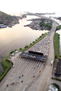 Fotojornalismo. Rio de Janeiro. Niterói. Baía da Guanabara. GAM. Grupamento Aéreo e Marítimo. Helicóptero. Vigilância. Segurança. Monitoramento. Praça do Pedágio. Ponte Rio-Niterói.
