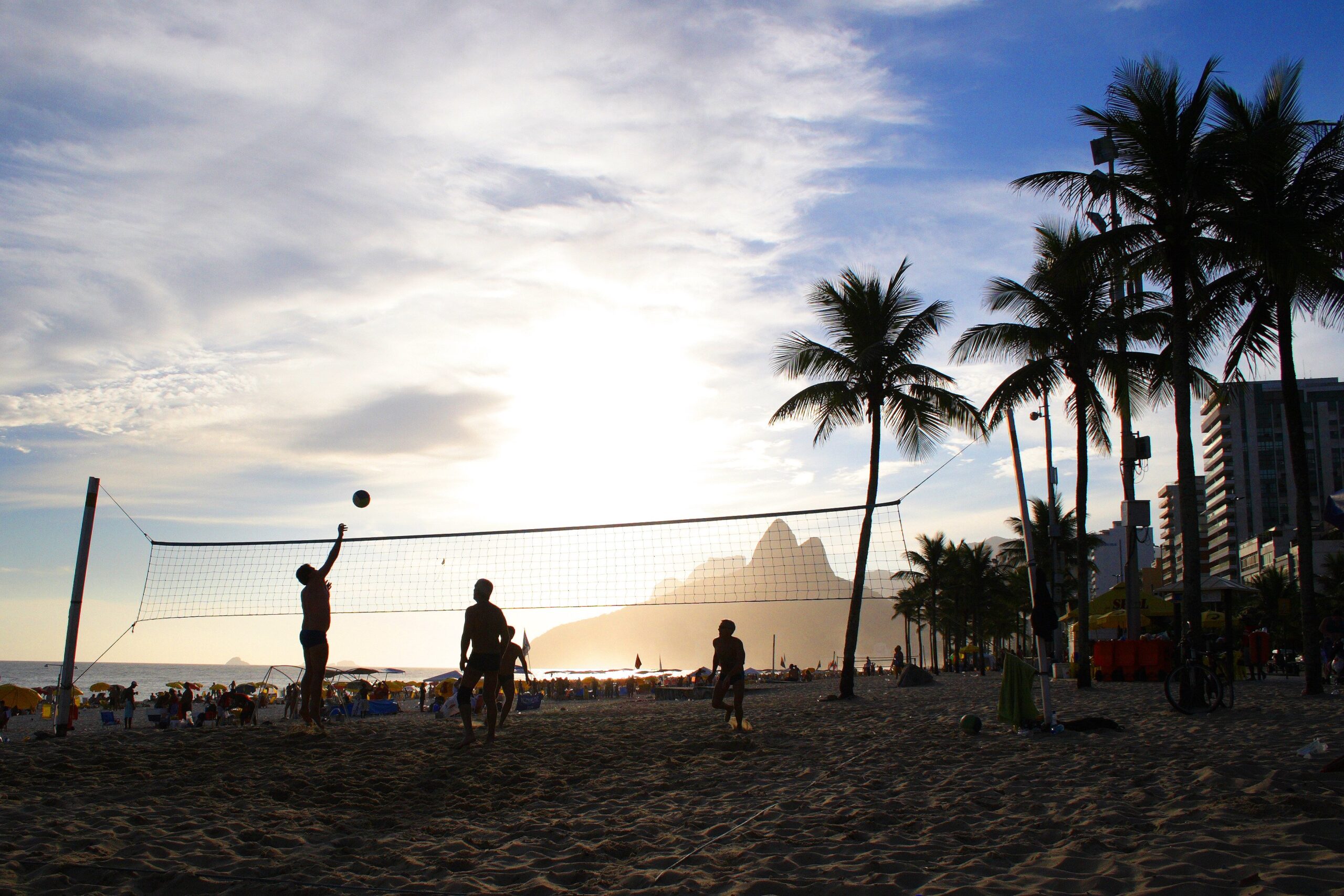 Paisagem. Ponto Turístico. Rio de Janeiro. Leblon. Praia. Praia do Leblon. Pôr do Sol. Entardecer.